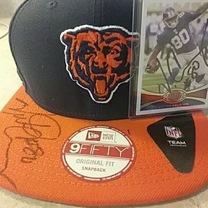 Autographed Victor Cruz Hat and Card